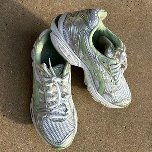 Vintage Style ASICS Gel Kayano 14 Like New!